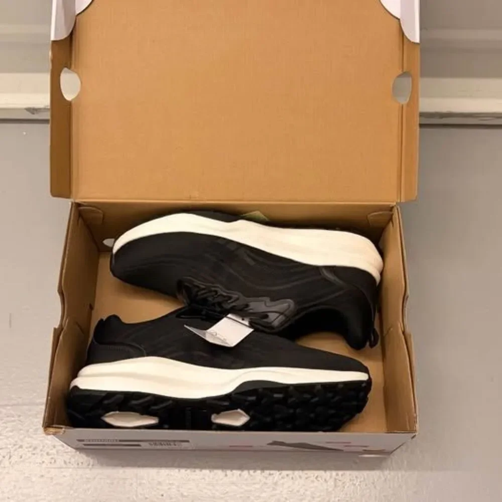 NIB Khombu Women's Patan Comfort Athletic Sneakers - Black (Size 9)